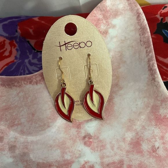 NWT Heebo Pierced WIRE Earrings Red White Leaf Dangle Earrings 🌿🍒 - Picture 4 of 11